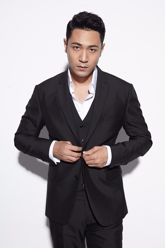 演员高健西装写真来袭男人味爆棚秒杀全场