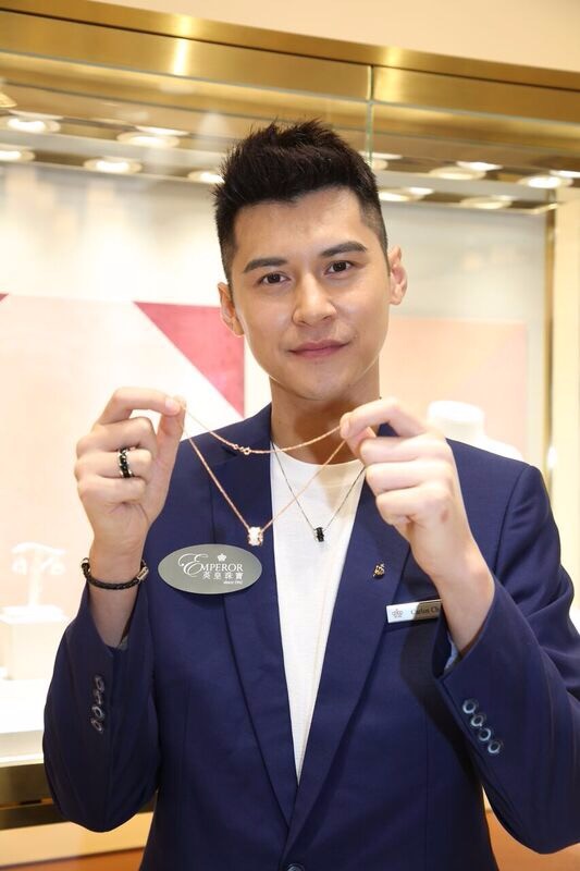 陈家乐,汤怡体验"明星店长" 亲身示范夏日搭配心得