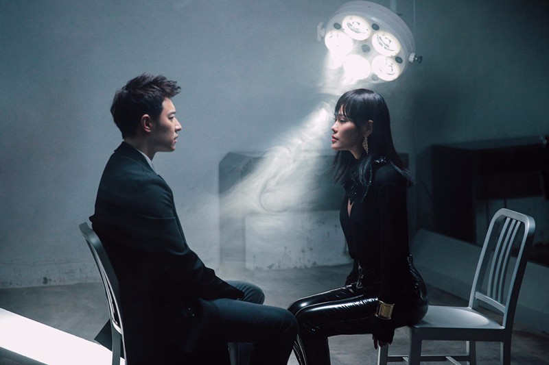 潘玮柏新歌《moonlight》mv首播 化身未来世界创始者