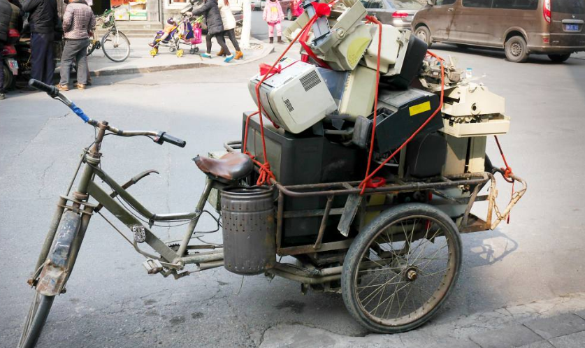 收废品的人那么辛苦一个月能赚多少钱看完很心酸