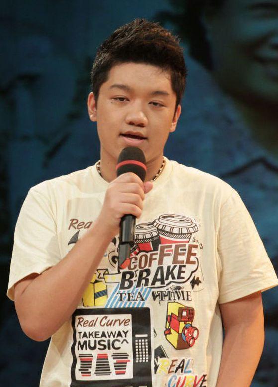 以前可爱的男童星,现在都成了这样,网友:最后一位叫叔叔都行