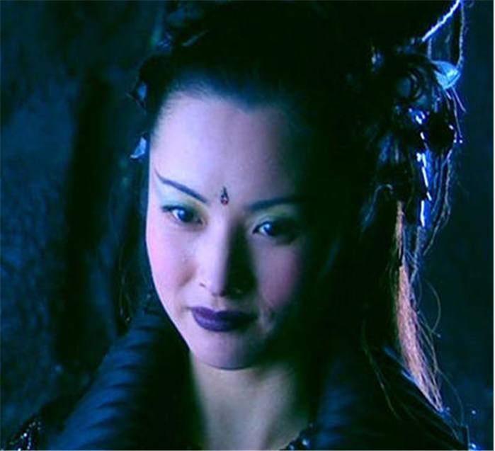 昔日的"黄蓉",如今的"最美师娘",42岁的她依旧气质非凡!