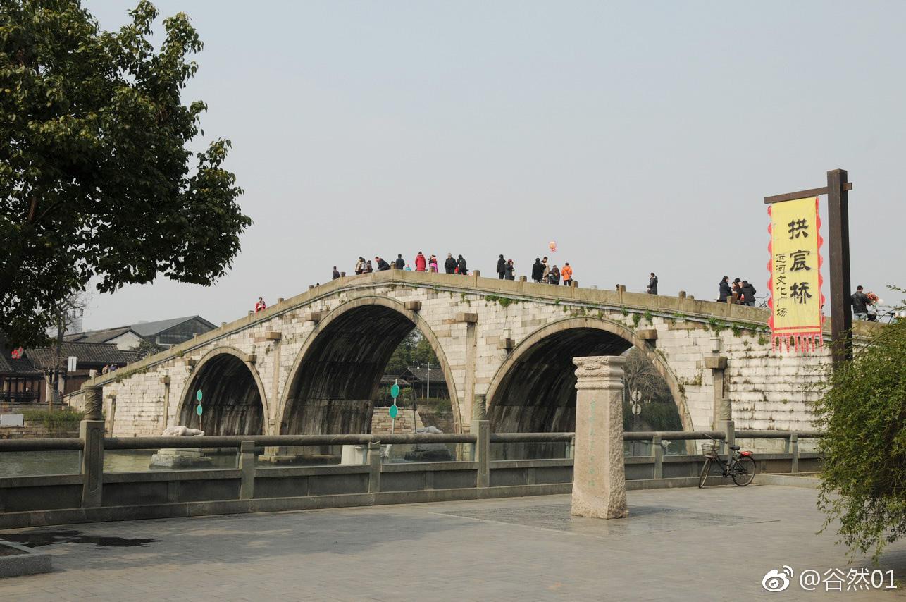 拱宸桥是京杭大运河最南端的古桥如处子般巍立于古运河上