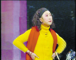 巩汉林一同扮演的小品《装饰》了,在这个小品中林永健扮演一个反串