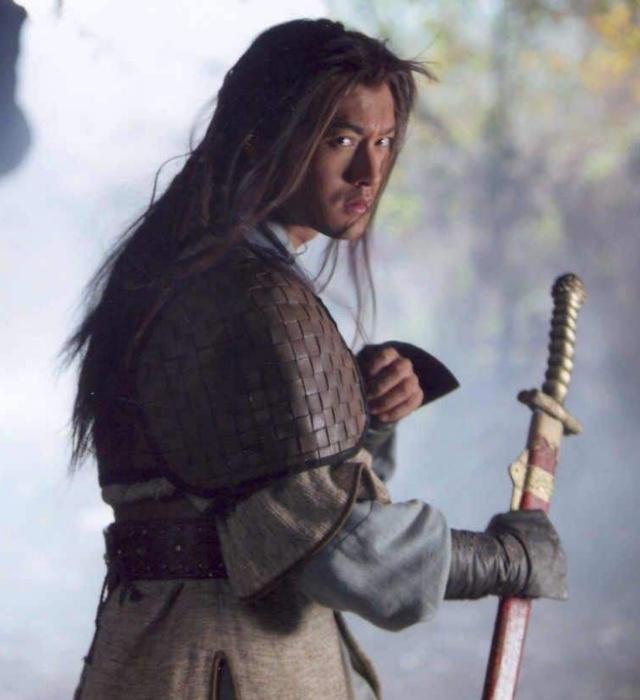 而对于06年黄晓明的版本,金庸则是用了一句话概括"没有刘德华这么诚恳