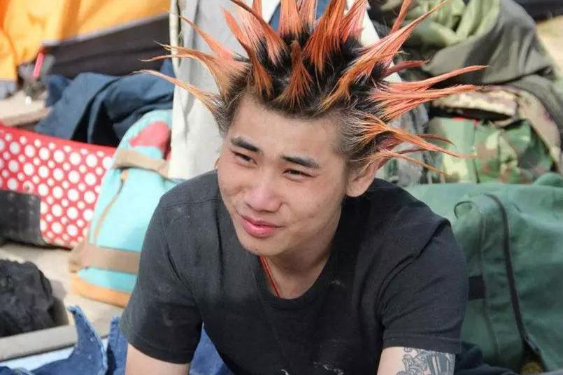 世上最奇葩的发型!吃饭的时候不要看,笑喷了