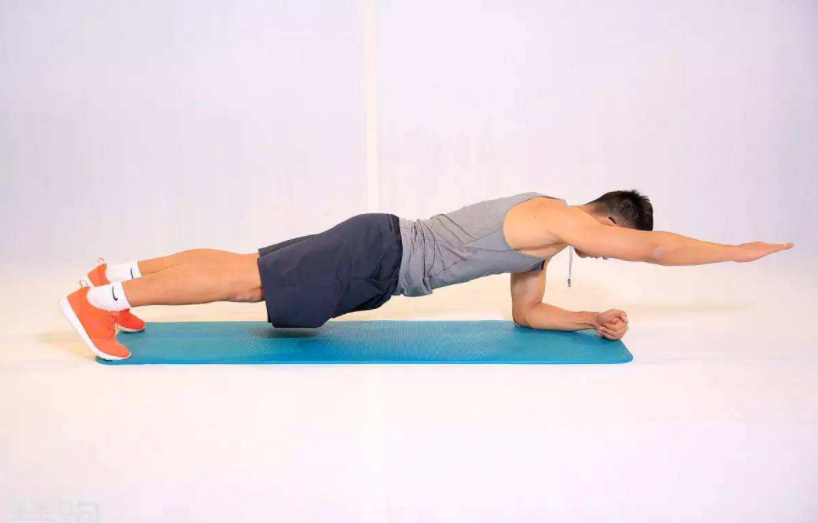 平板支撑可以帮你练出6块腹肌吗?真相是什么
