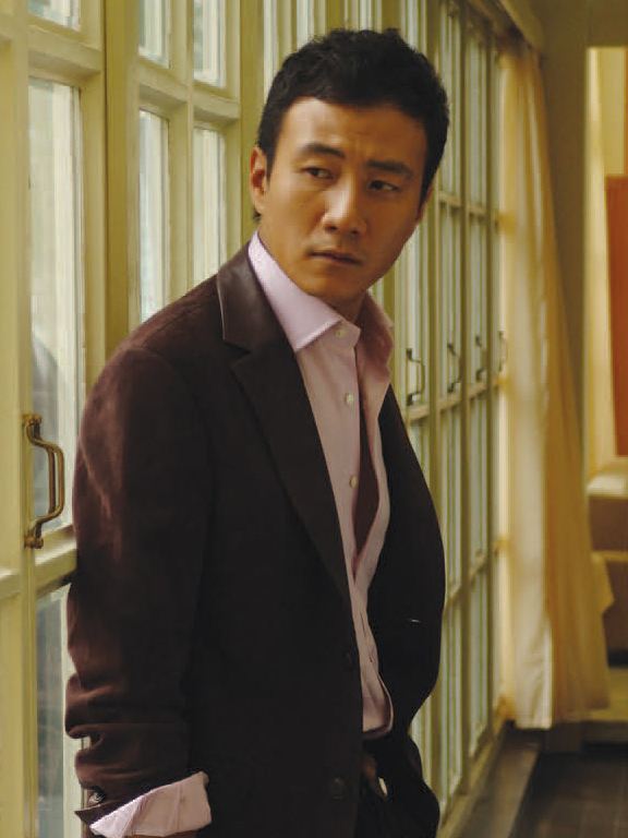 胡军50岁庆生,曝光艺术世家身份,九儿大长腿抢镜,康总显呆萌