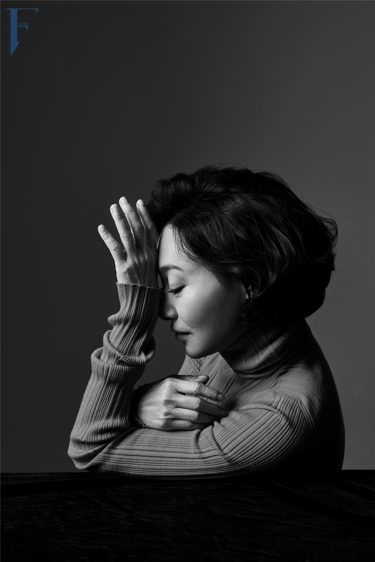 惠英红杂志封面曝光 她眼里不止有光 亦有故事