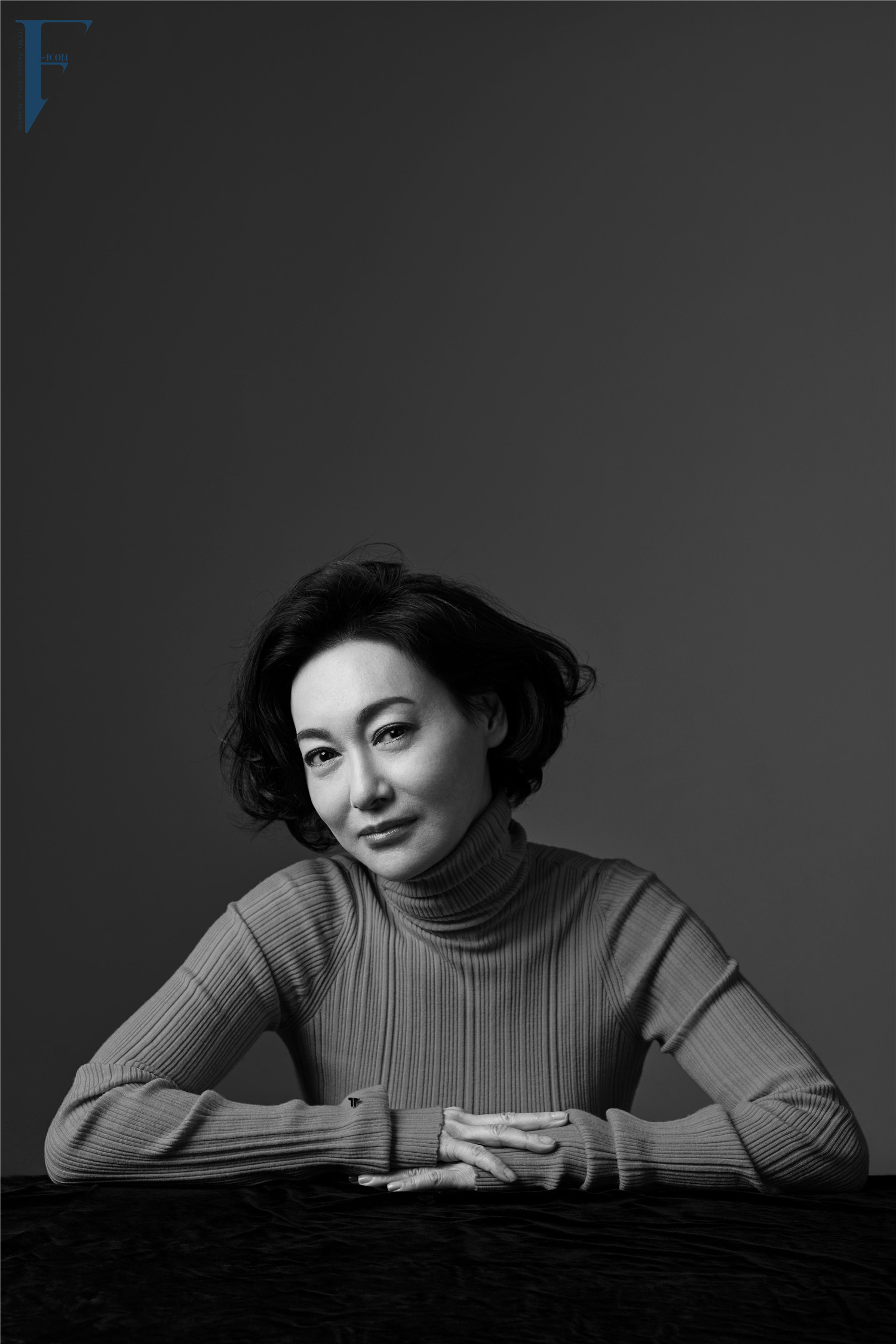 惠英红杂志封面曝光 她眼里不止有光 亦有故事