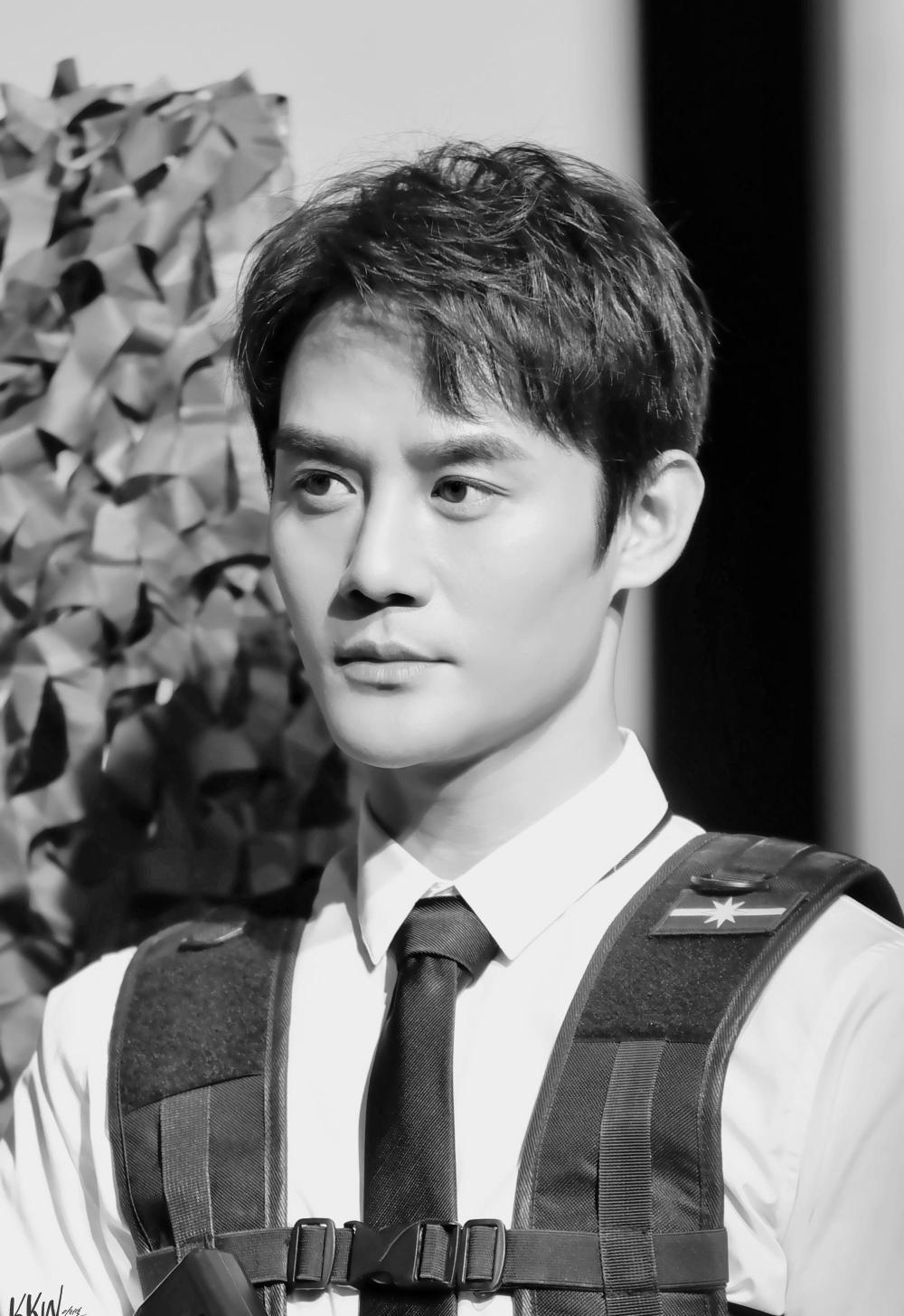 别看现在很man男友力十足的王凯, 几年前也是演过娘娘腔的