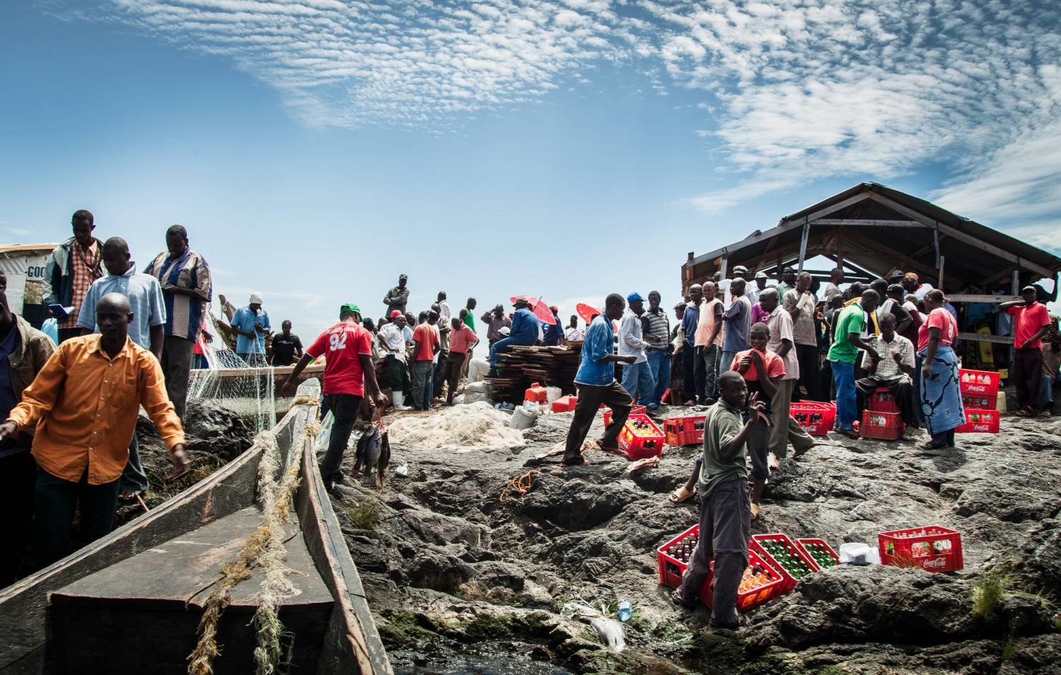 米金戈岛的居民主要是渔民和鱼商,岛上有四个小酒馆,几个妓院,一个