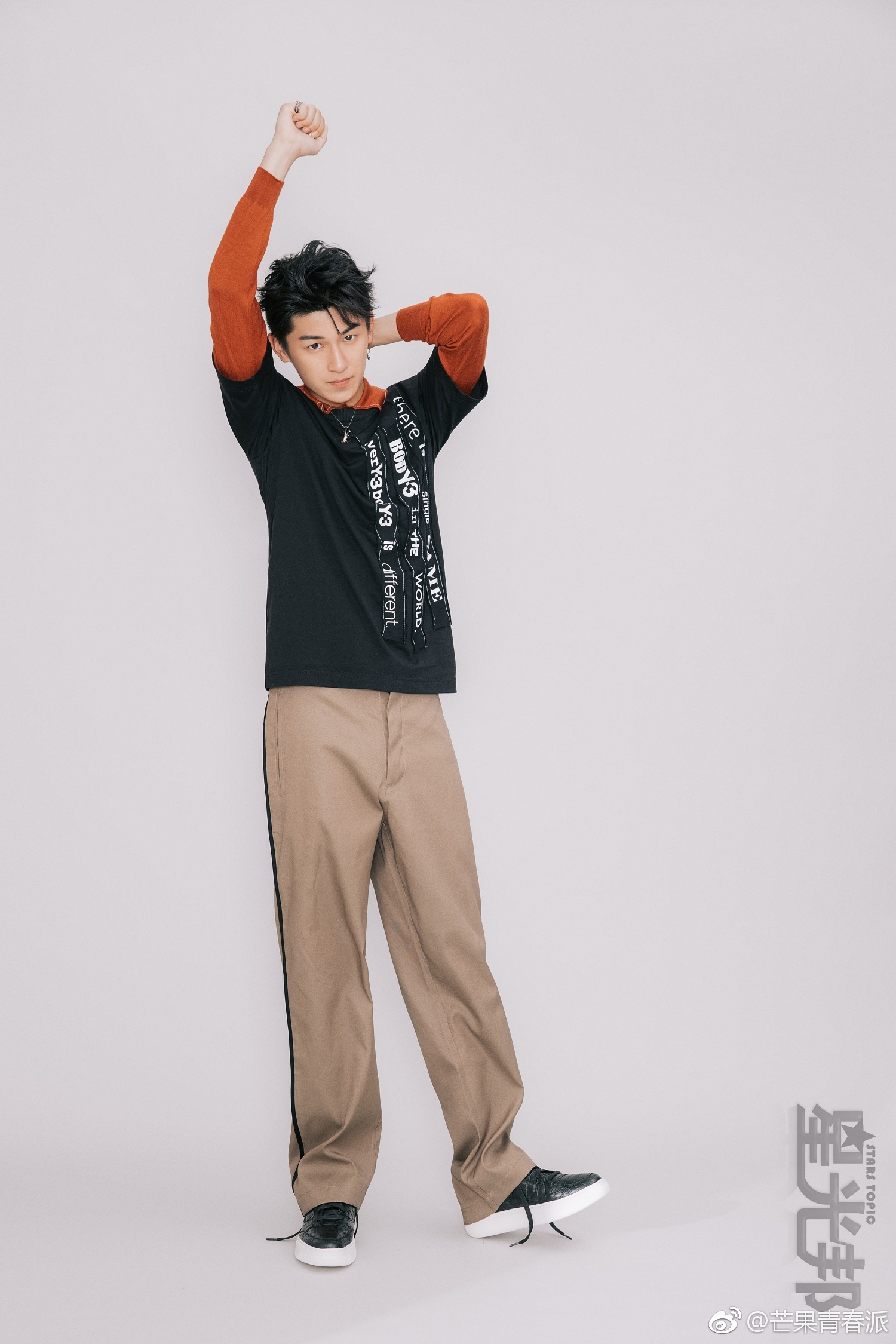 近日,演员@杨旭文 最新杂志照曝光,多种look轻松驾驭,彰显魅力