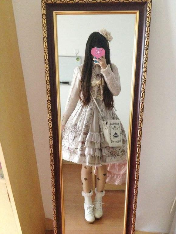 网友: 我离女装大佬更近了一步