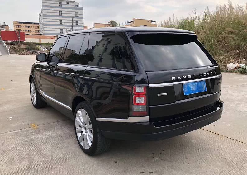 号称公路征服者,三百多万的路虎揽胜真是霸气!