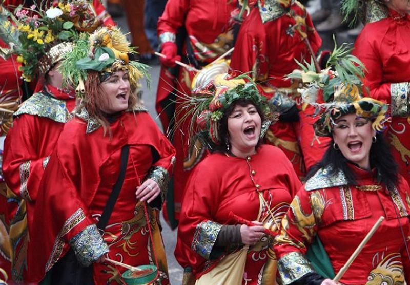 在国外,像这种以中国文化为背景的狂欢节还比较少见.