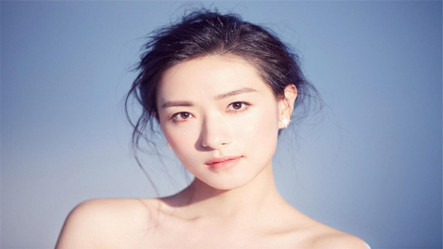 她本前途光明,曾不愿意潜规则而事业遇阻,因欺骗胡歌再次走红