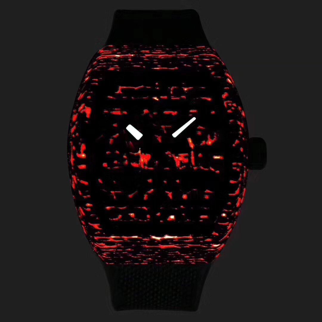 法穆兰复刻表再创新作透过特殊处理工序将碳纤维的优雅与夜光粒子