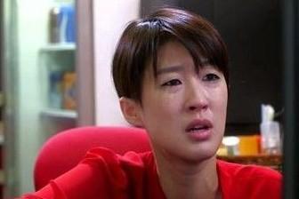 还是韩剧《来自星星的你》中饰演的洪福子,这个角色是漫画店的一个