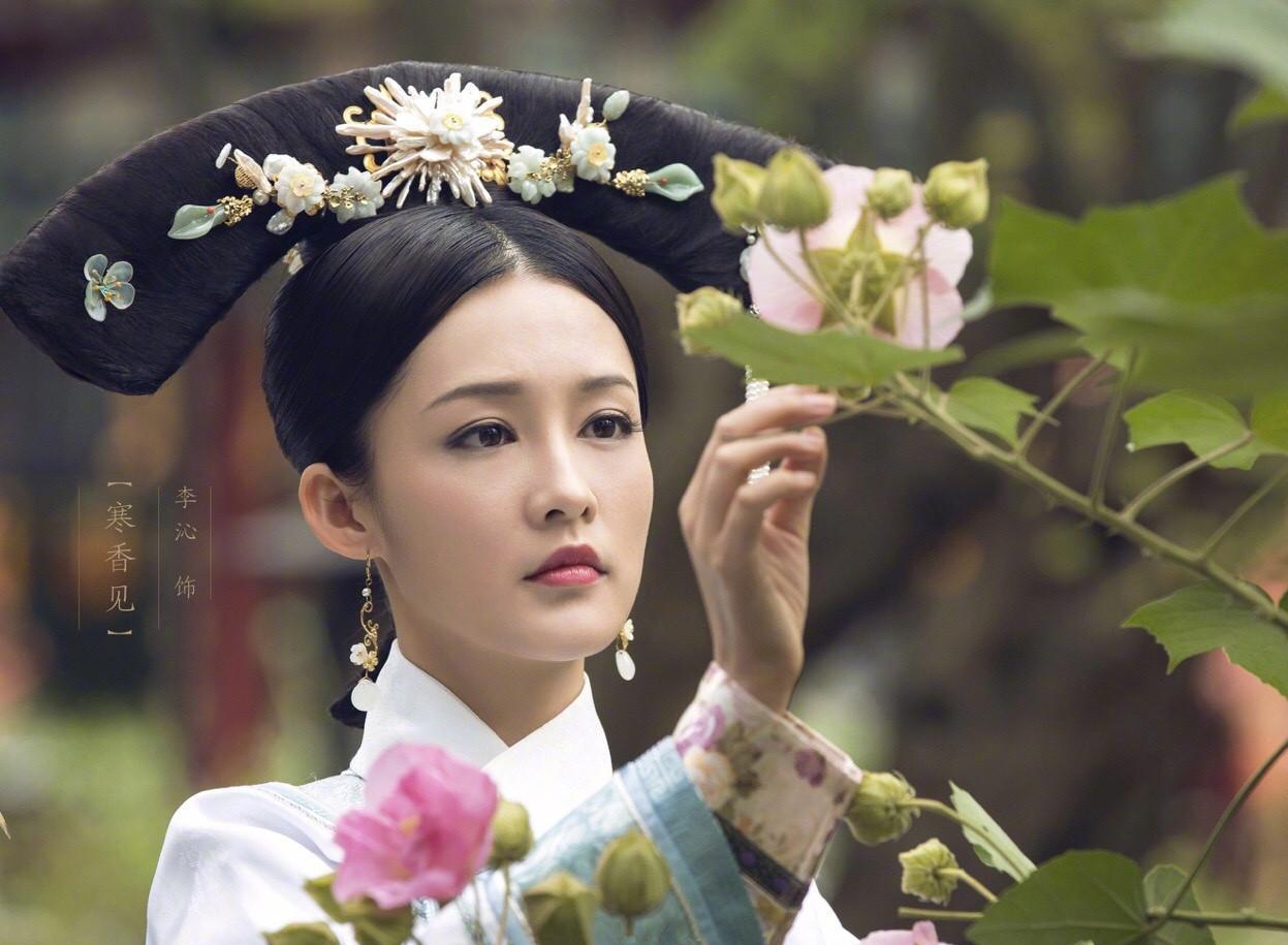 杨幂刘诗诗等人旗头装, 刘亦菲最美却是ps, 你为谁抱不平?