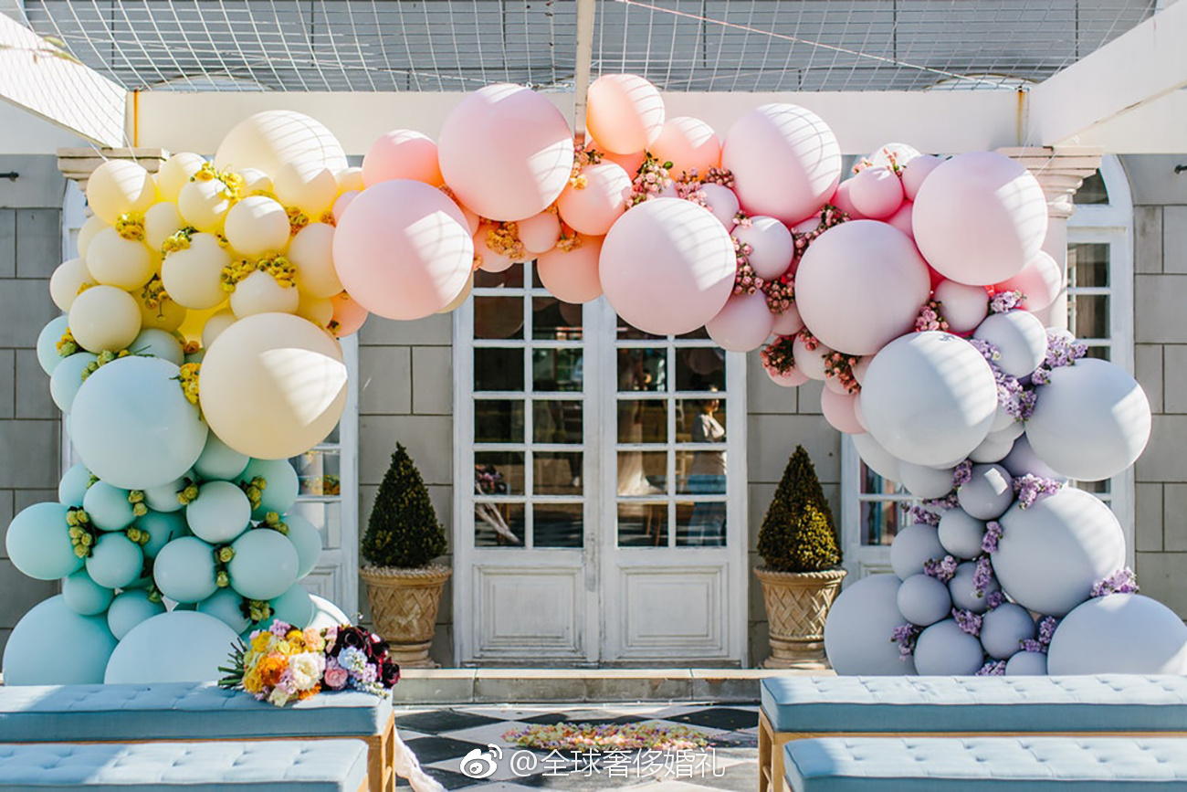 创意彩色气球装饰,将它们融入您的婚礼吧