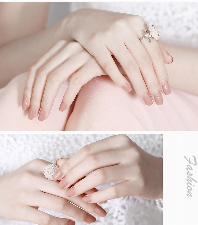 看着这么美腻的夏款美甲,就让人心情好起来了,让指尖不再寂寞