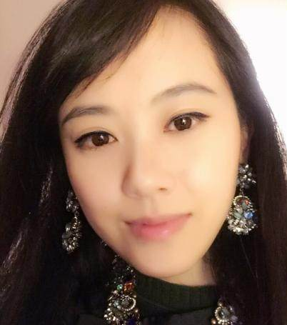 汪峰的第一任妻子是四川的一名主持人齐丹.