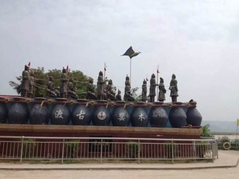 汉高祖三年,魏王豹反汉,给正在河南成皋与楚霸王激战的汉刘邦从背上插