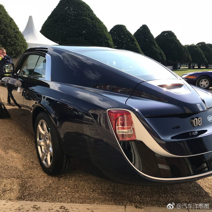 猜猜这台劳斯莱斯多少钱光一个车标估计就能买我几台qq了吧