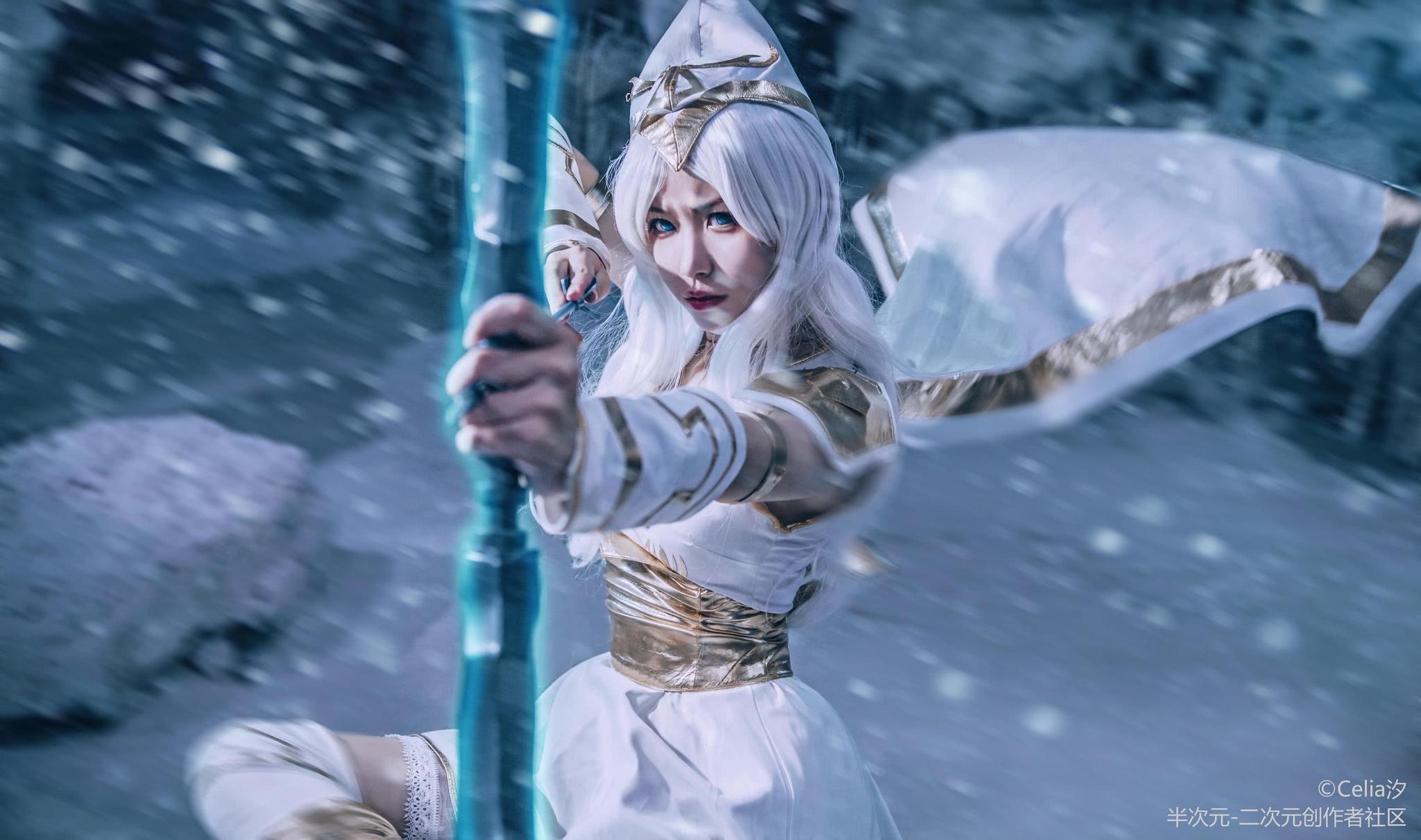 LOL寒冰射手白衣女神艾希 这漫漫风雪也没有我的眉眼冰冷|艾希|寒冰|眉眼_新浪新闻