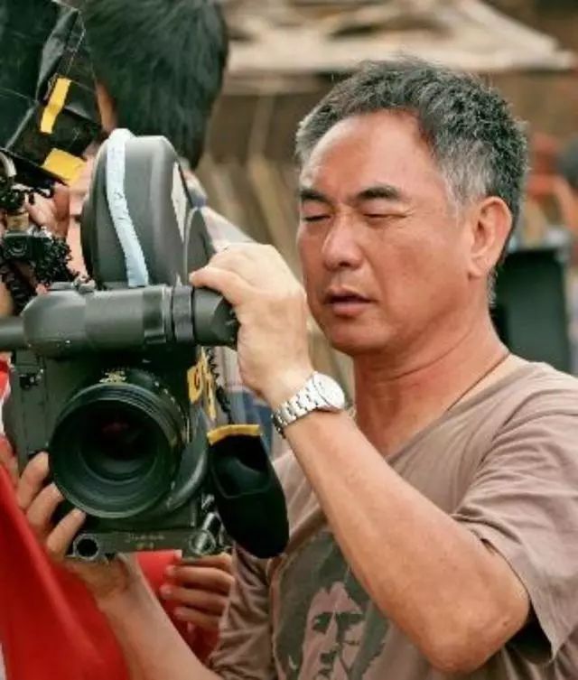 1951年出生的元奎,十几岁就跟着师父于占元学功夫,他与洪金宝,午马