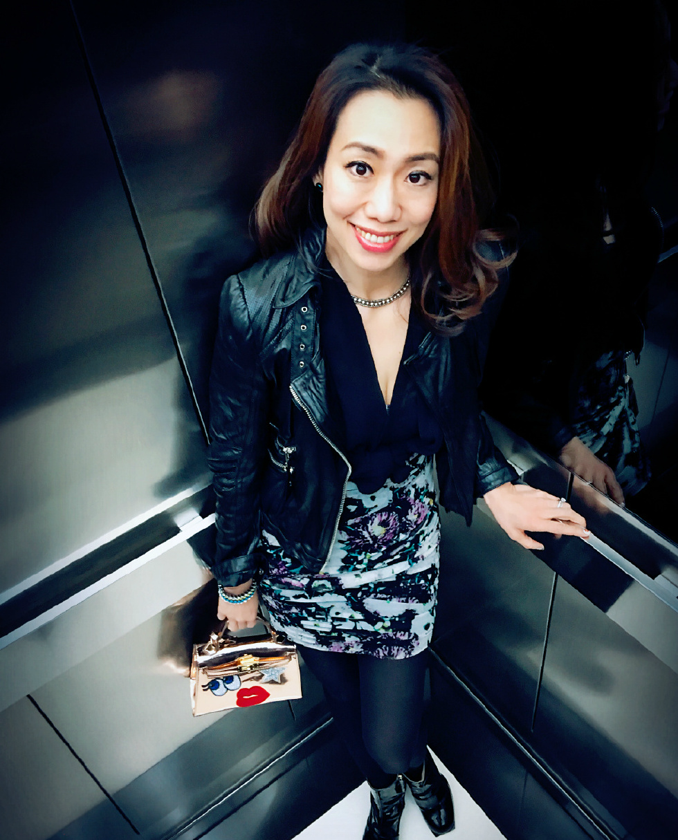 吴辰君,素有台湾美腿皇后之称的她,穿衣搭配起来简直诱人