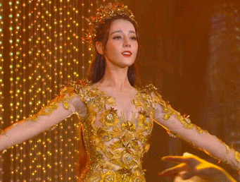 迪丽热巴上新舞林大会虽没能跳舞但在金鹰节上一跳惊艳众人