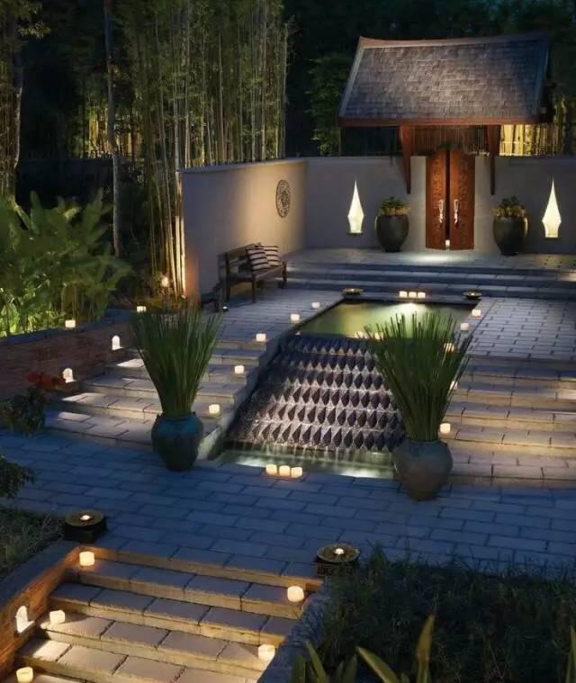 东南亚风情庭院美丽而神秘的地方那里有穿着奥黛的越南姑娘