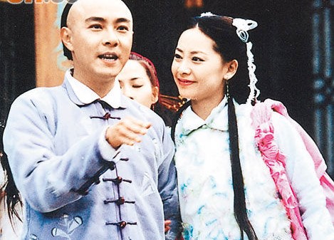 99年张茜与张卫健合拍电视剧《陈梦吉传奇》出演一对情侣.