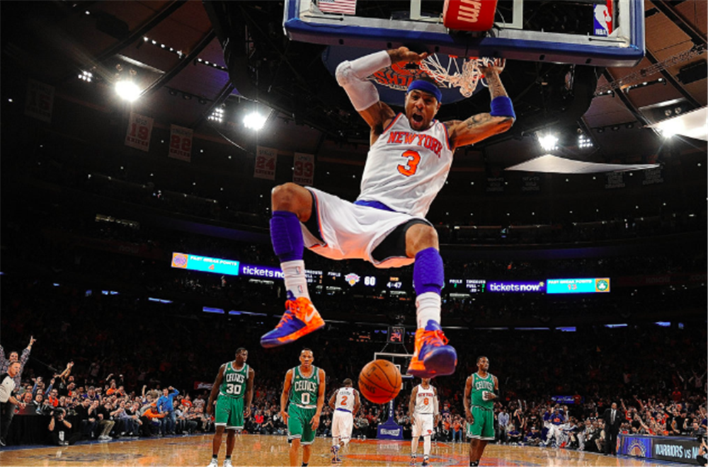 和篮筐有仇!他每次扣篮都想把篮筐拧断,我们叫他野兽马丁!