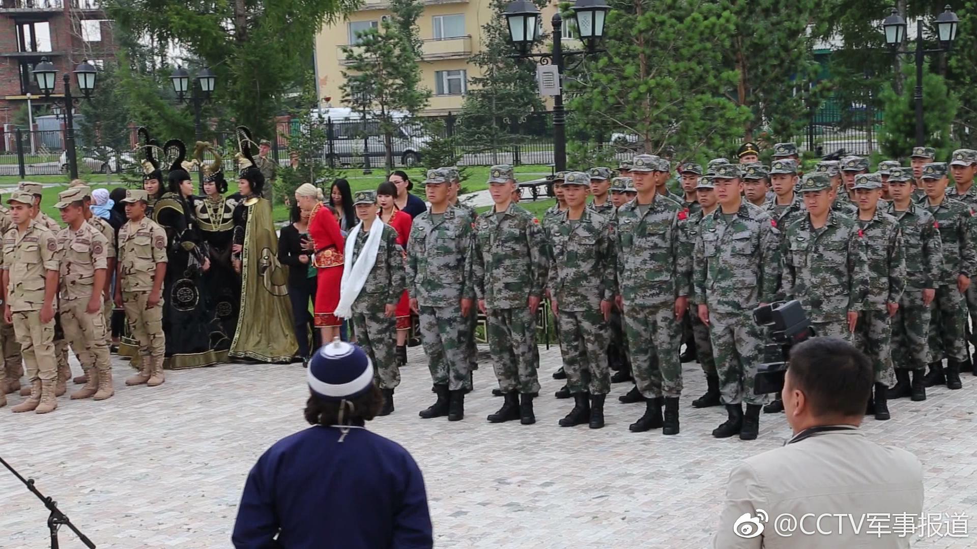 中国参赛队抵达 图瓦共和国举行欢迎仪式