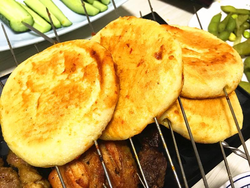 10,烤饼:我们这儿烧烤店里最常见的主食.