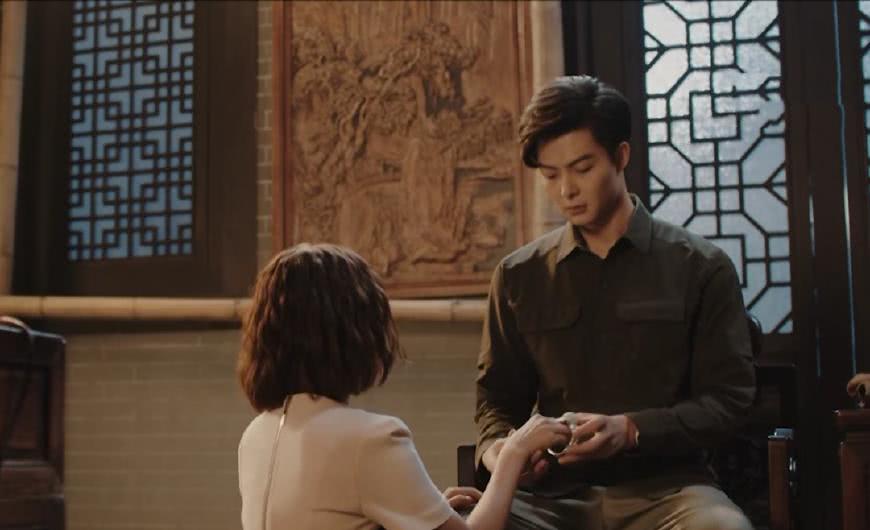 沙海张日山梁湾成功逃离古潼京张日山拿出定情信物梁湾哭了