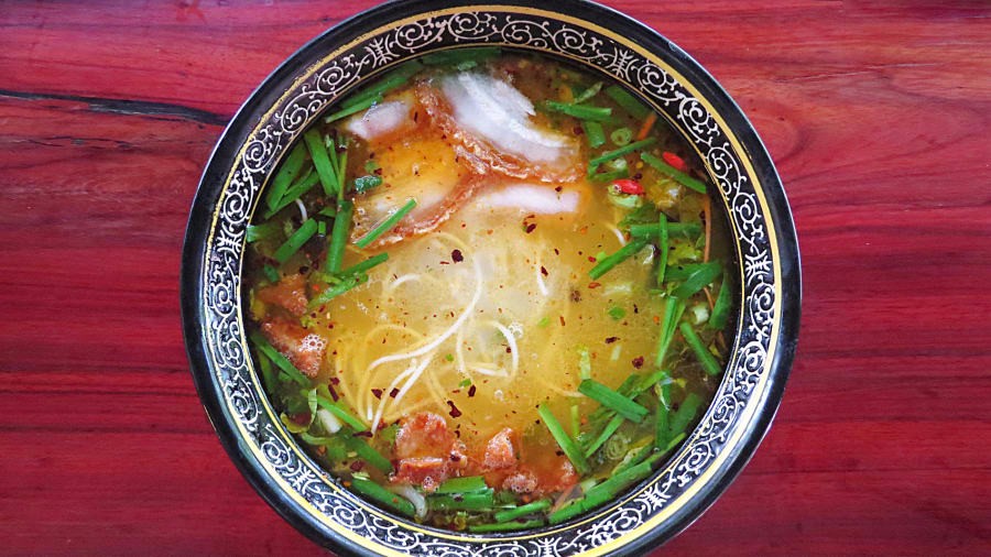 过桥米粉是云南最受欢迎的菜肴之一.