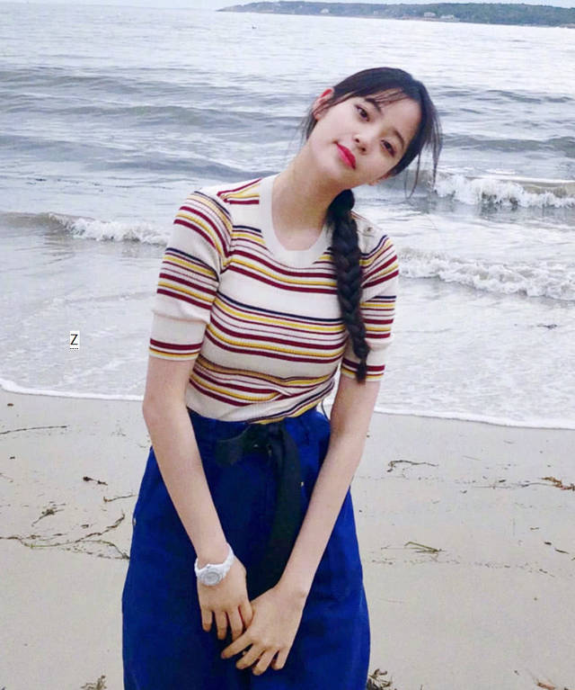 欧阳娜娜上学好接地气,裤子是"宜家购物袋"做的?一看这腿傻了