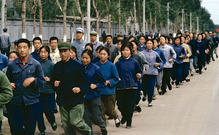 70年代中国老照片,那时大街上看不到肥胖的人,图4看着很心酸