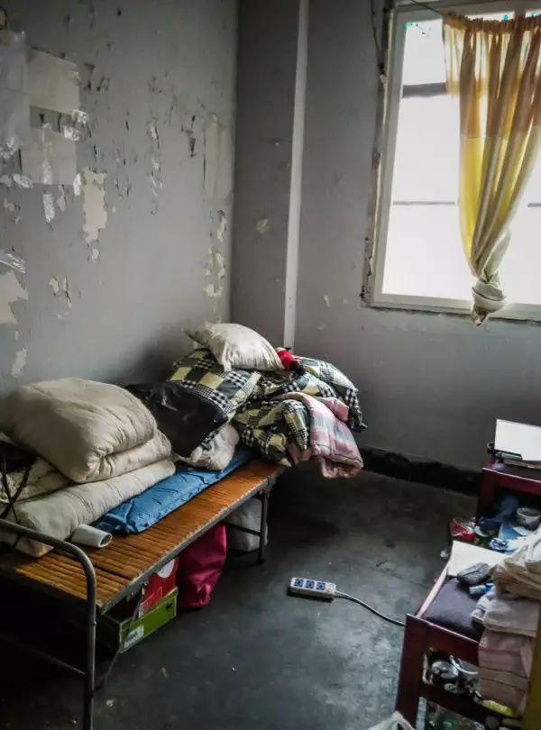 7㎡出租房糟糕到不忍直视,零经验小伙用600元给它来了个大翻身!