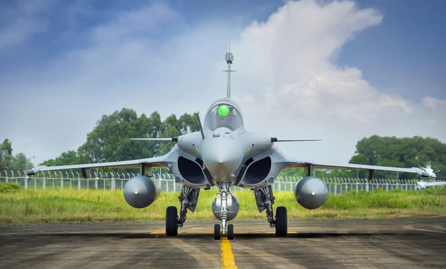 法国阵风战机飞抵河内,高颜值外表和强悍战力让越南心动不已