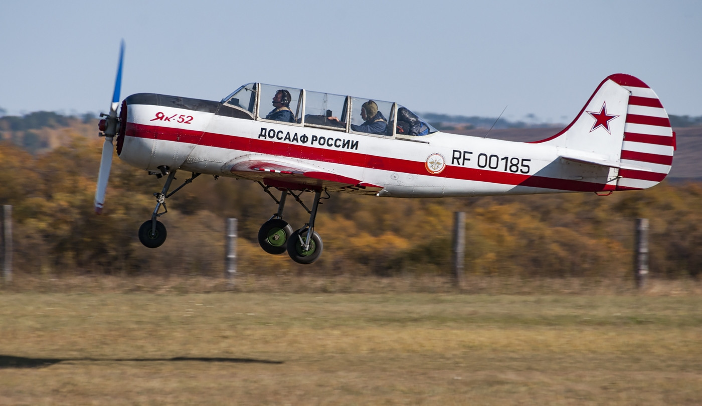 苏联/俄罗斯的雅克-52型活塞式螺旋桨教练机,他们飞行员由此起步