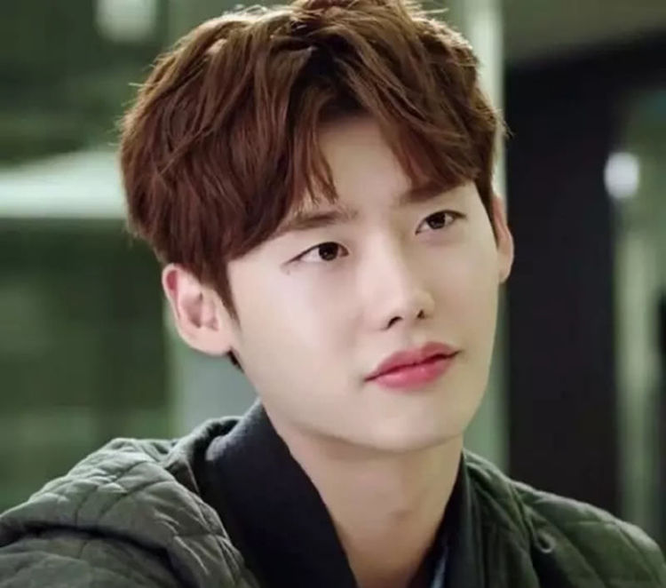 中分好看的男明星张艺兴鹿晗李钟硕有没有让你心动的男神呢