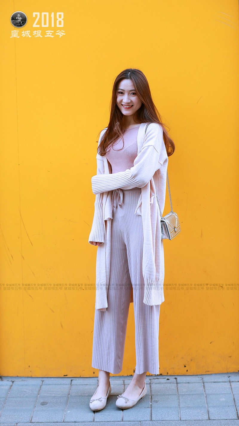 三里屯都市美女如云,她们个个都是时尚的弄潮儿