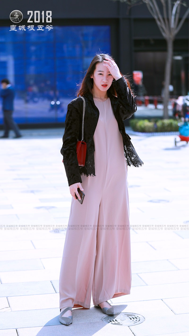 三里屯都市美女如云,她们个个都是时尚的弄潮儿