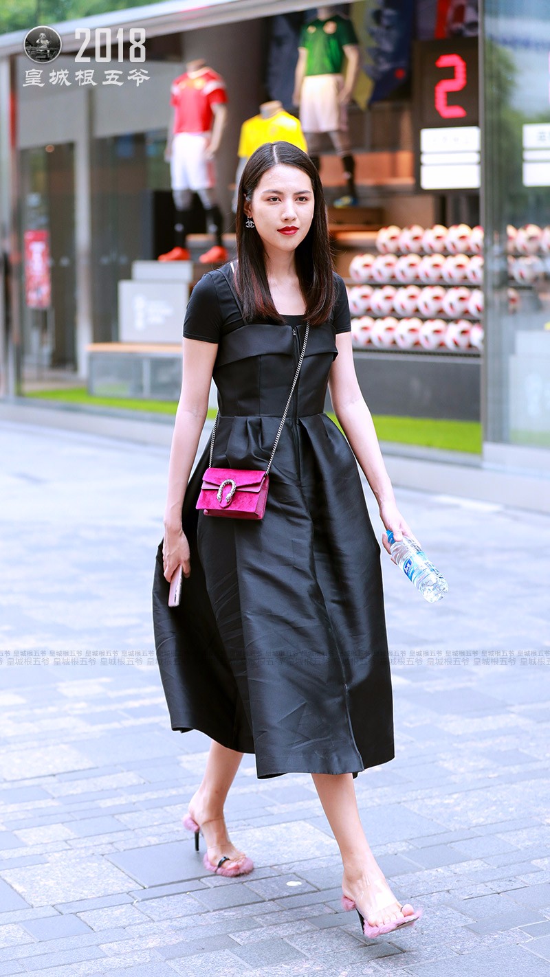 街拍:三里屯街头潮人时尚穿衣打扮,各有各的时尚主张|三里屯|美女