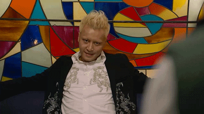 从一开始的"傻白甜"小弟到心理发生扭曲的嚣张哥,张建声的演绎可谓